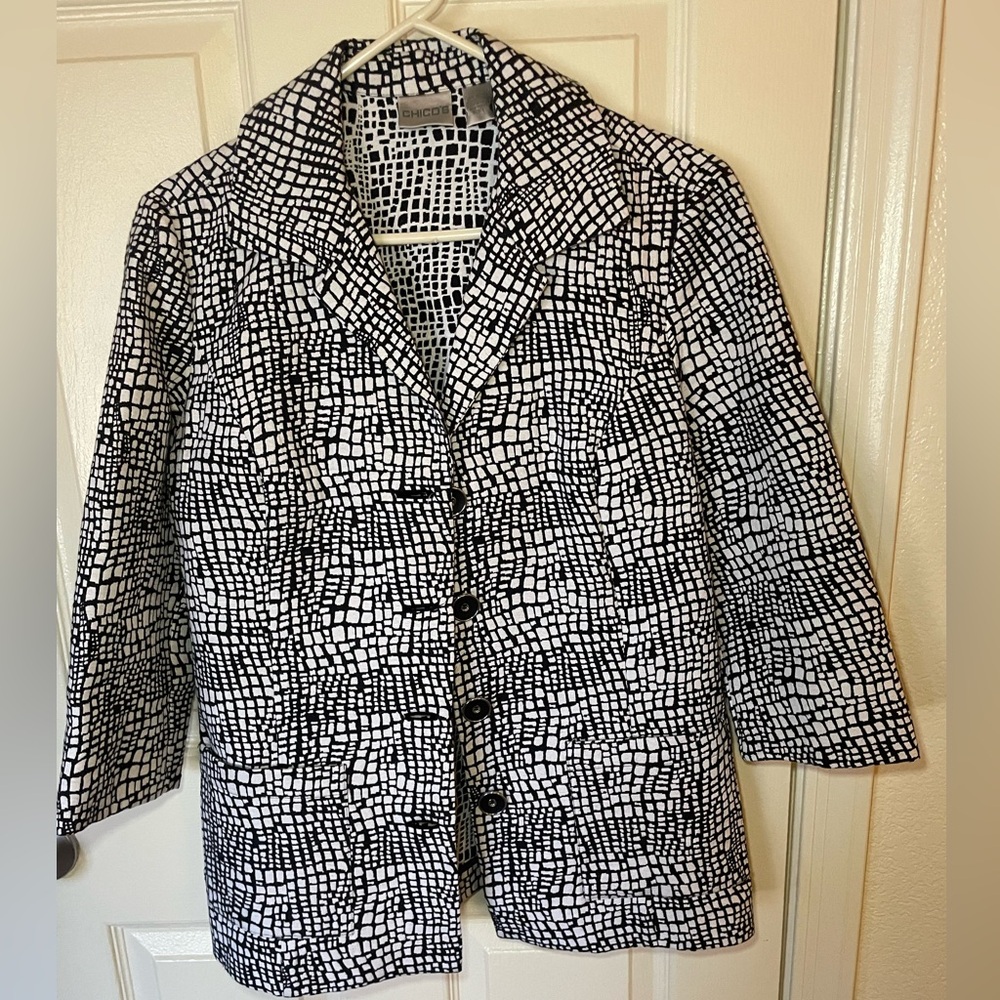 Chicos blazer, Chicos Size 1 Color Black and white